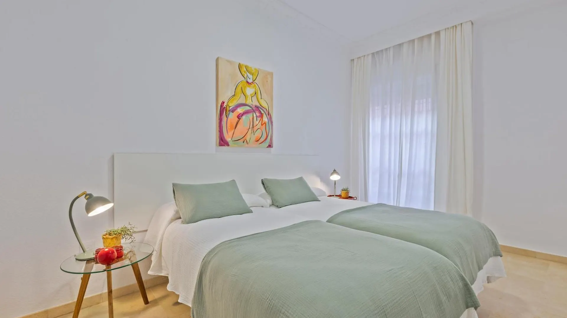 Avanti Sirena Seville Apartment