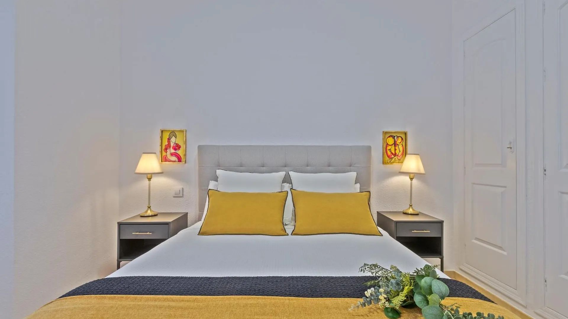 Avanti Sirena Sevilla 0*,